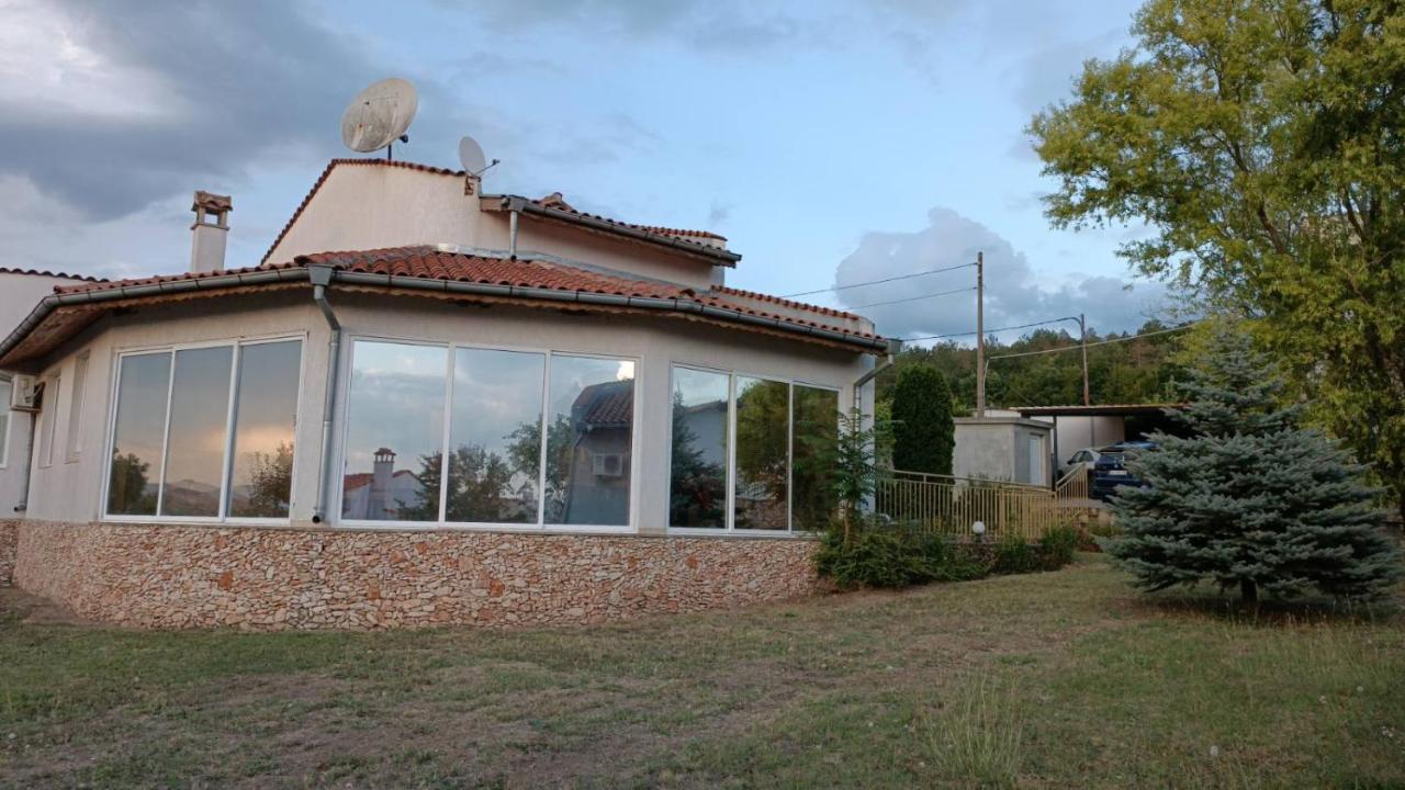 Приятна Къща За Почивка Караколев 1 Villa Obrochishte Eksteriør bilde